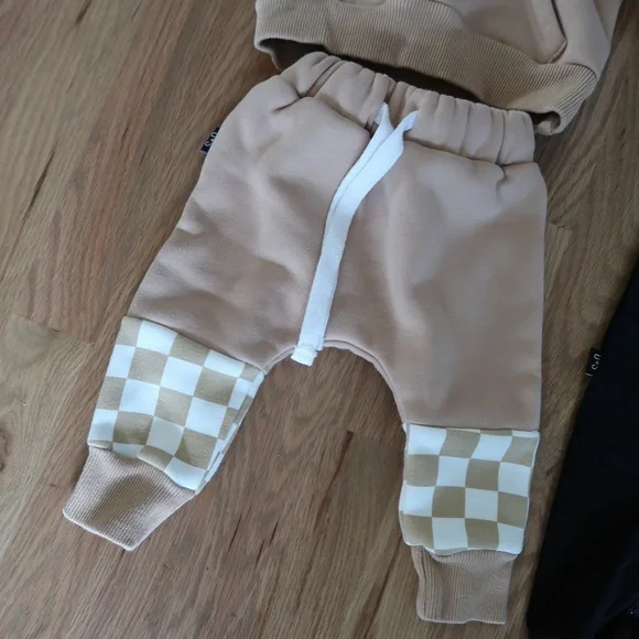 Olive + Scout Stylish Sweat Set & Hooded Onesie 6-12M - Picture 3 of 5